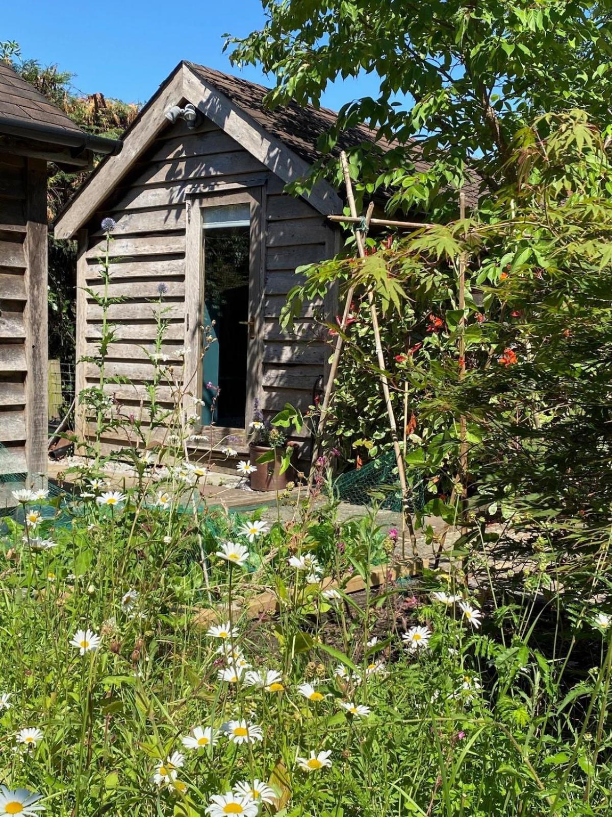 Villa The Tool Shed Nestled In Idyllic Countryside à Linchmere Extérieur photo