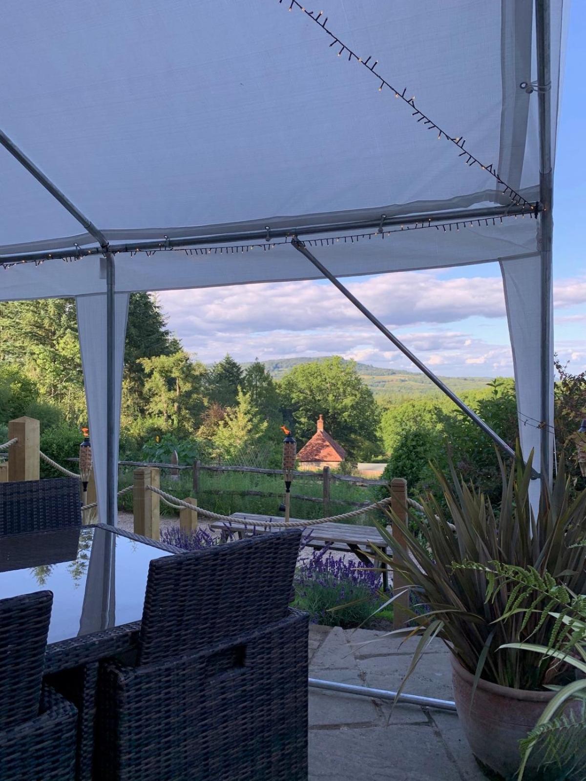 Villa The Tool Shed Nestled In Idyllic Countryside à Linchmere Extérieur photo