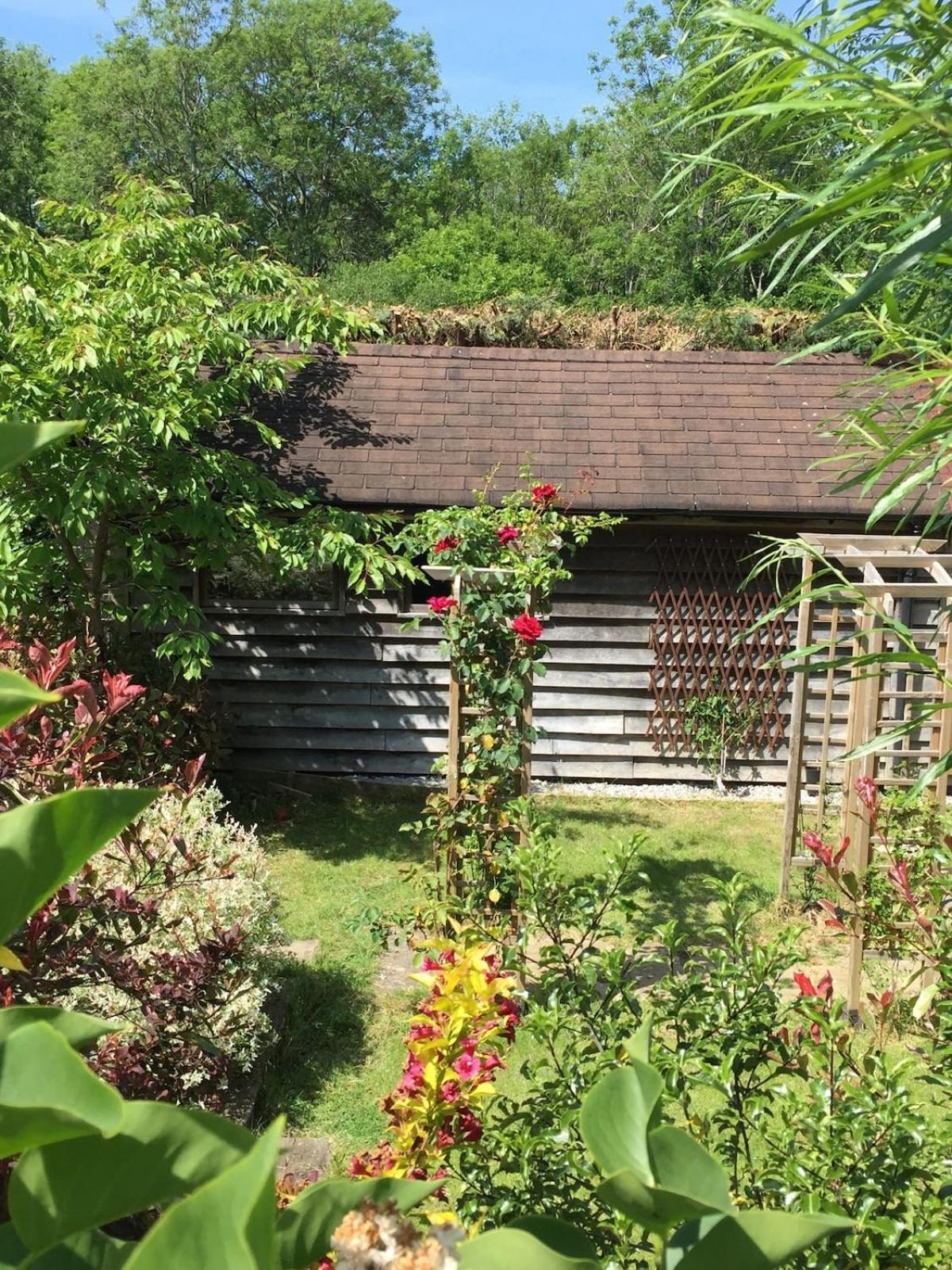 Villa The Tool Shed Nestled In Idyllic Countryside à Linchmere Extérieur photo